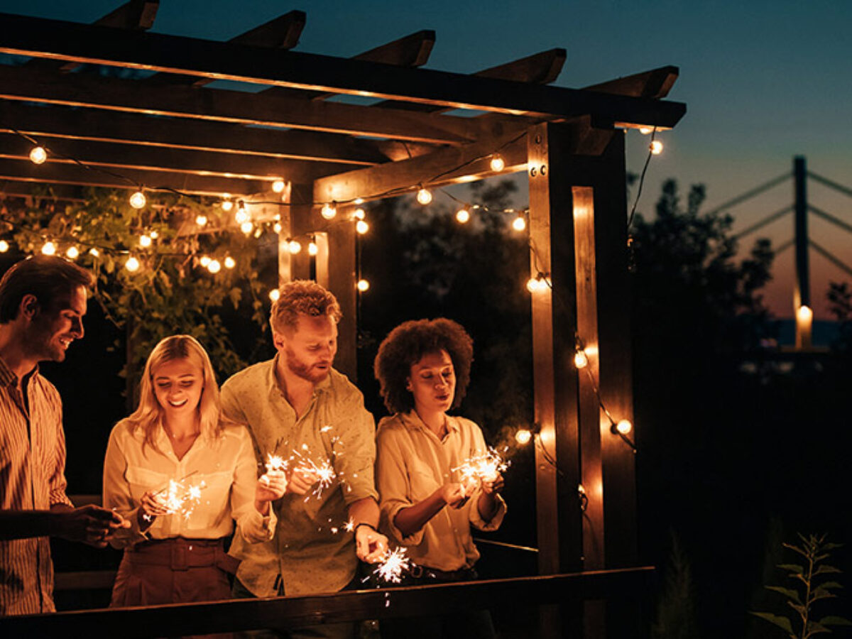 Guirlandas de Luzes Solares: Atmosfera Festiva e Charmosa em Árvores e Pergolados - ideia