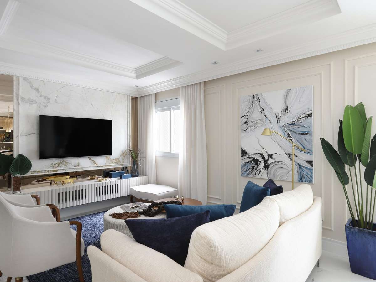 Clássico Repaginado com Boiseries e Sofá de Veludo - detalhe