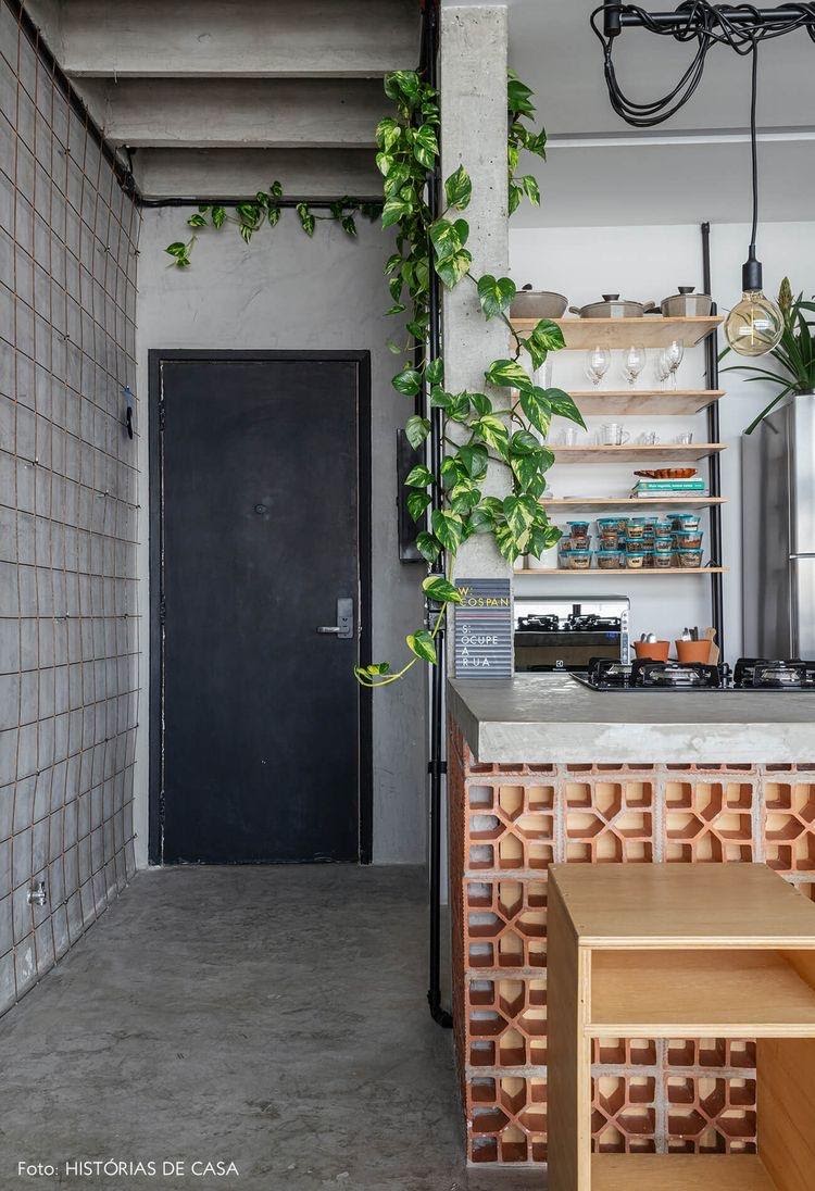 Parede de Cimento Queimado e Plantas: Uma Urban Jungle Dentro de Casa - ideia