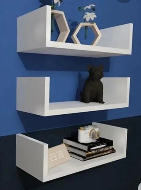 Prateleiras Modulares com Nichos Assimétricos: Design Criativo e Personalizado - ideia