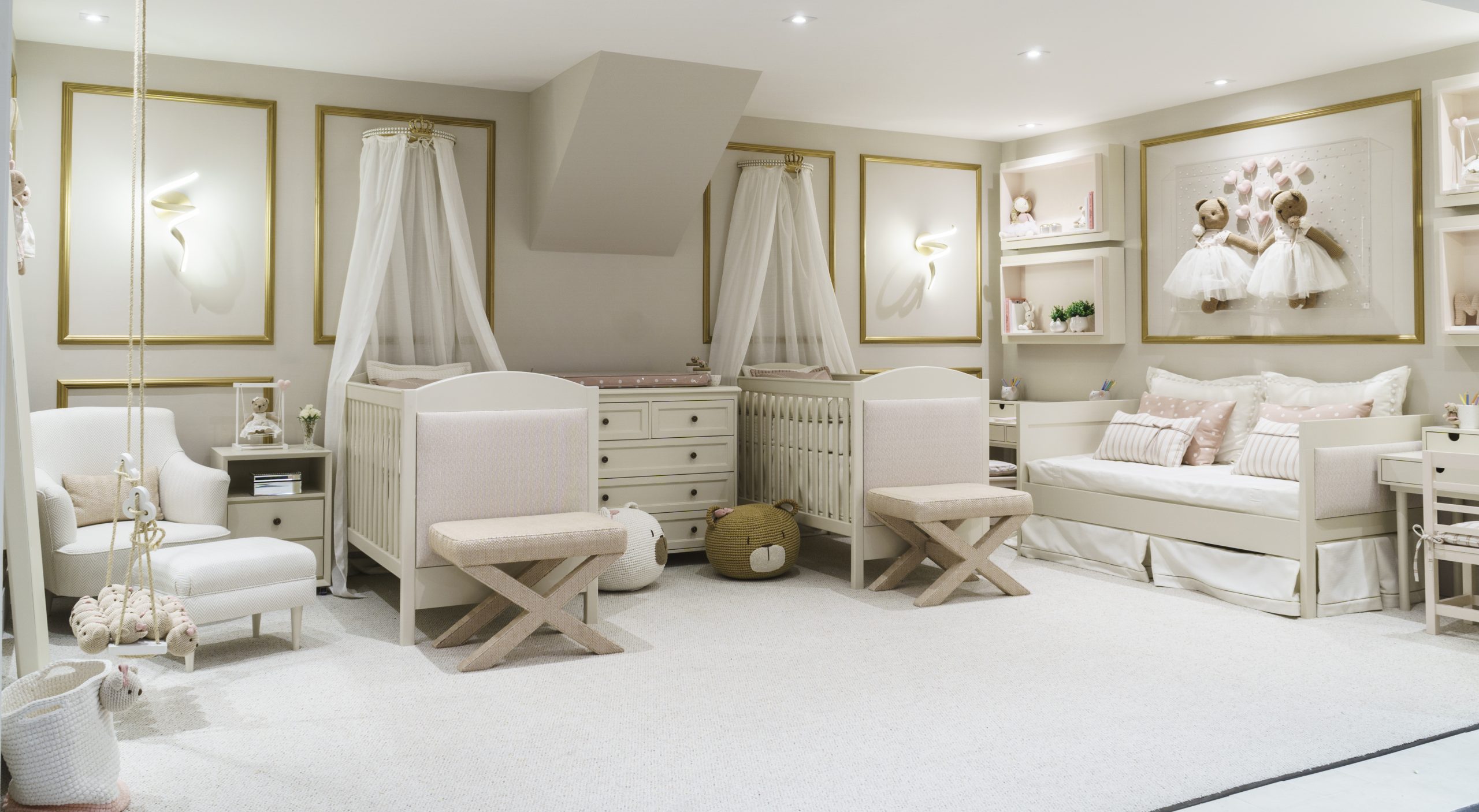 Quarto de Gêmeos Realeza: Tons Pastel e Coroa - detalhe