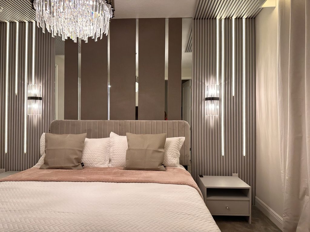 Quarto Moderno com Cabeceira Iluminada - inspiração