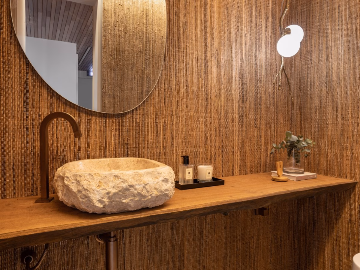 Banheiro com Toque Rústico e Texturas Naturais - detalhe