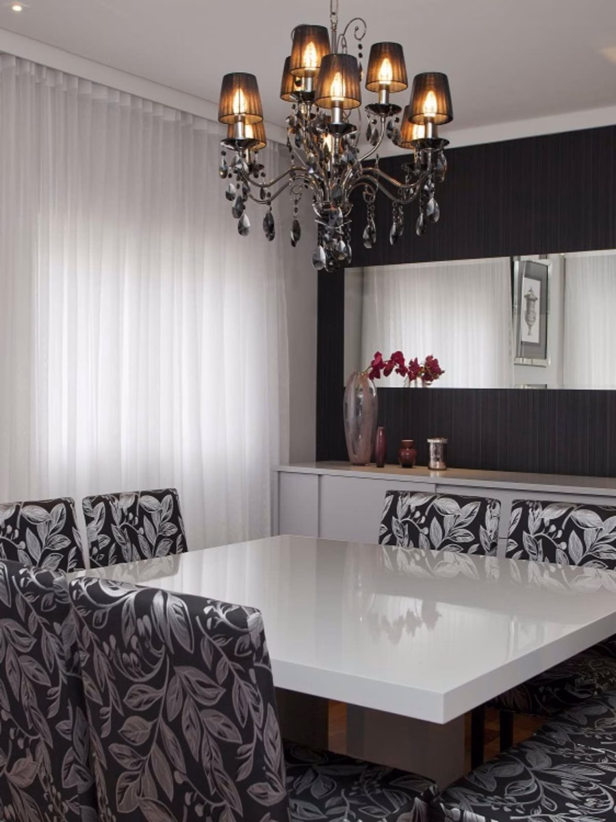 Sala de Jantar Integrada com Espelhos Ampliadores - ideia