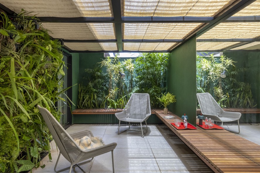 Transformada em Jardim Vertical Exuberante - detalhe