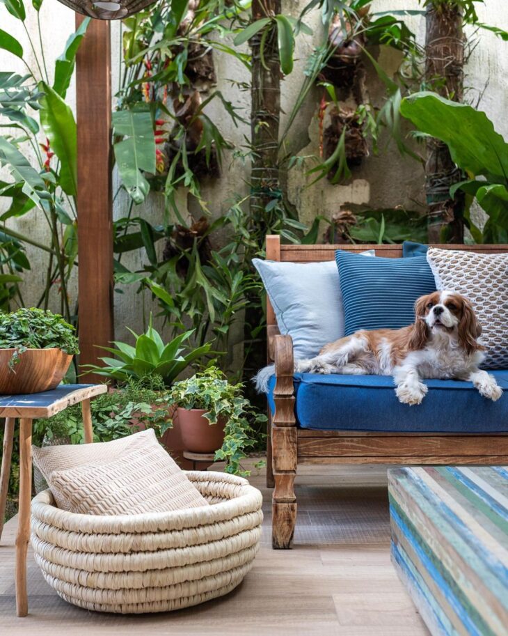 Banco de Varanda com Revestimento em Mosaico: Arte e Personalidade - ideia