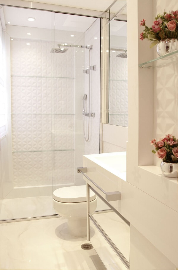 Banheiro Pequeno e Relaxante com Cromoterapia e Chuveiro Inteligente - detalhe