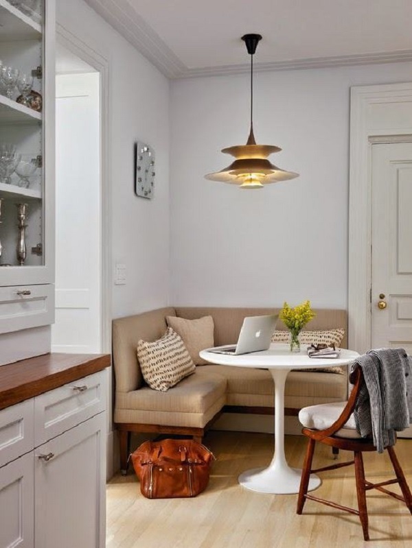 Canto Alemão Romântico com Cortinas de Renda e Louças Vintage - ideia