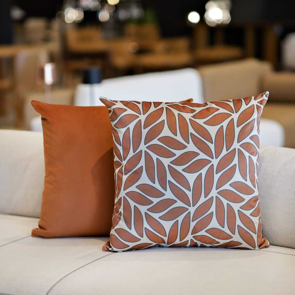 Almofadas Geométricas com Tinta para Tecido: Minimalismo Criativo - inspiração