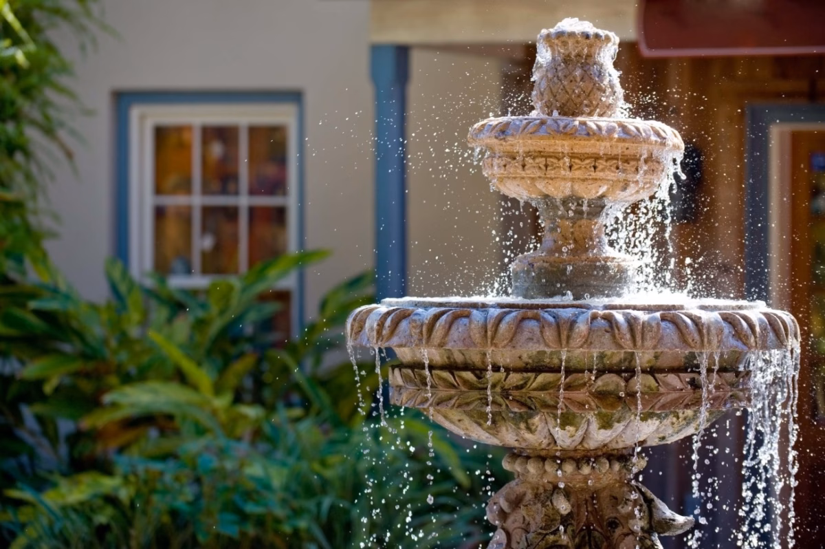 Fonte Minimalista com Pedras Naturais: Simplicidade Sofisticada - inspiração