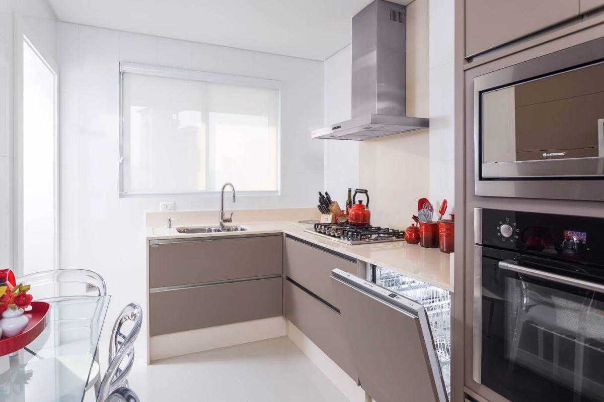 Cozinha em L com Acabamento Cimentício: Modernidade Urbana - detalhe