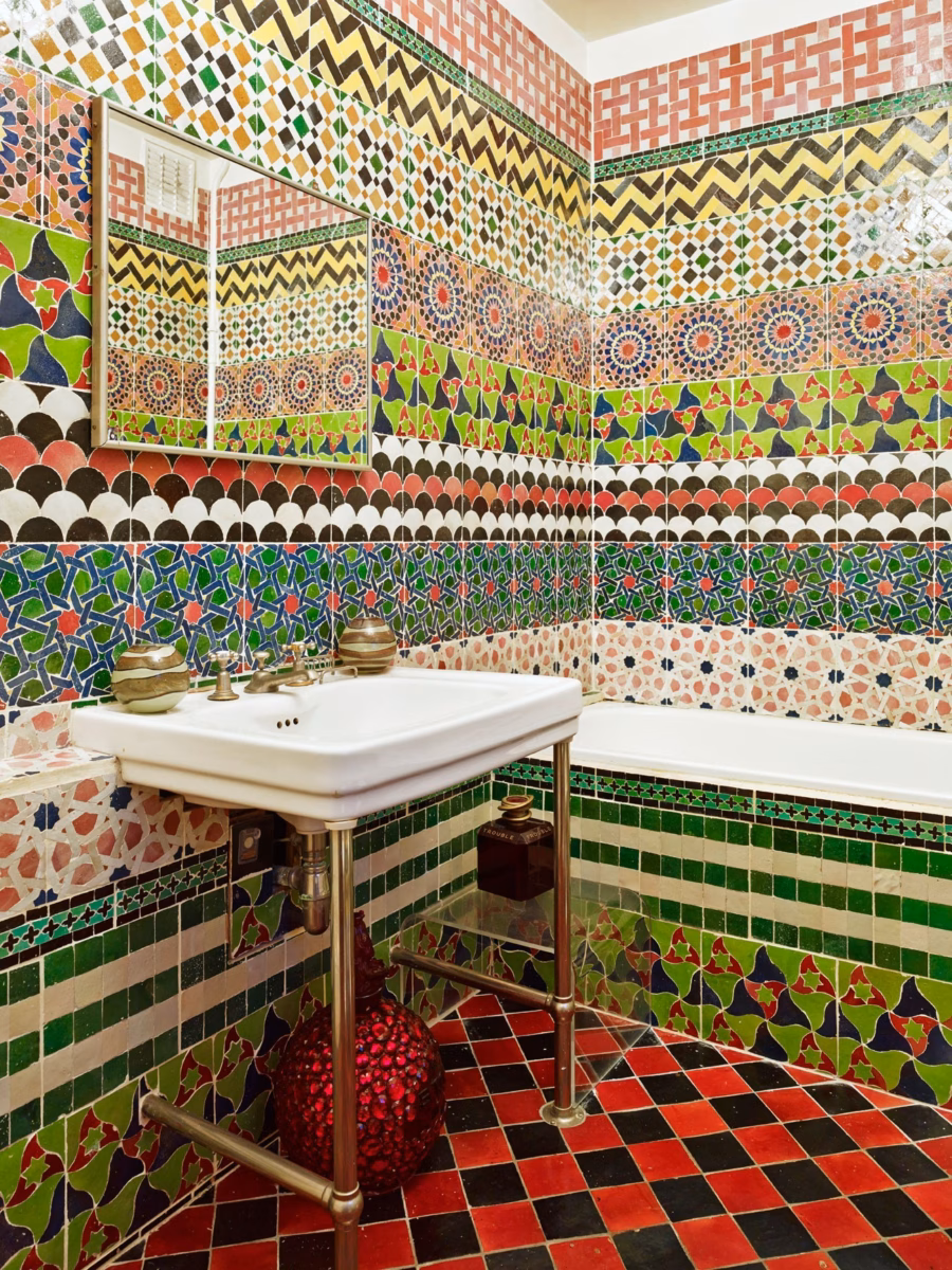 Banheiro Tropical: Cores vibrantes e estampas exuberantes - ideia