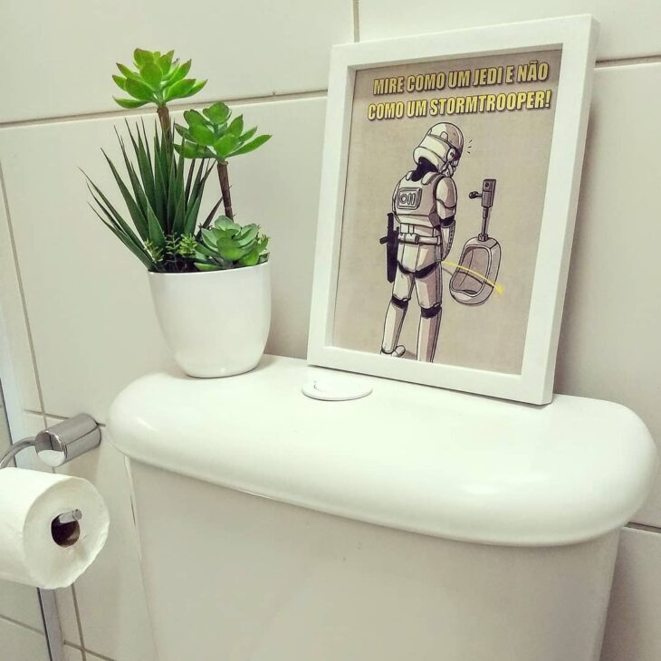 Banheiro Criativo com Quadros Divertidos e Objetos Reciclados - detalhe