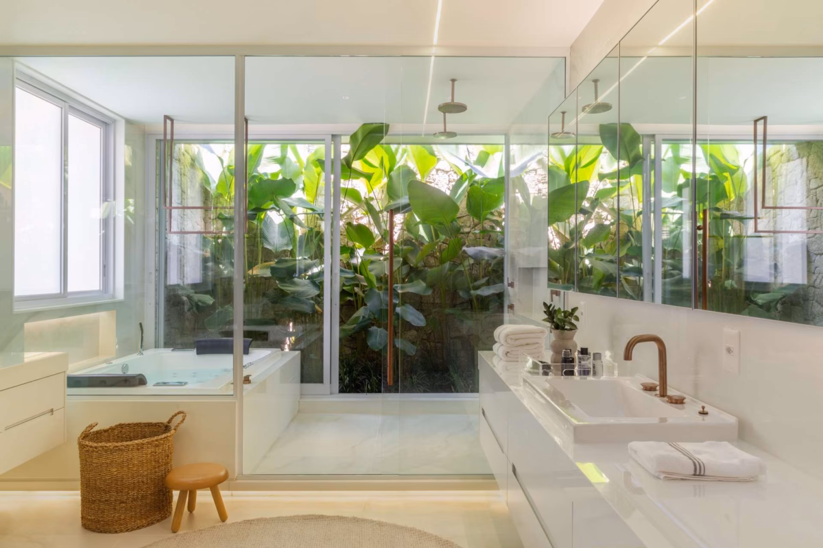 Banheiro Grande com Jardim Vertical: Natureza Inspiradora - detalhe