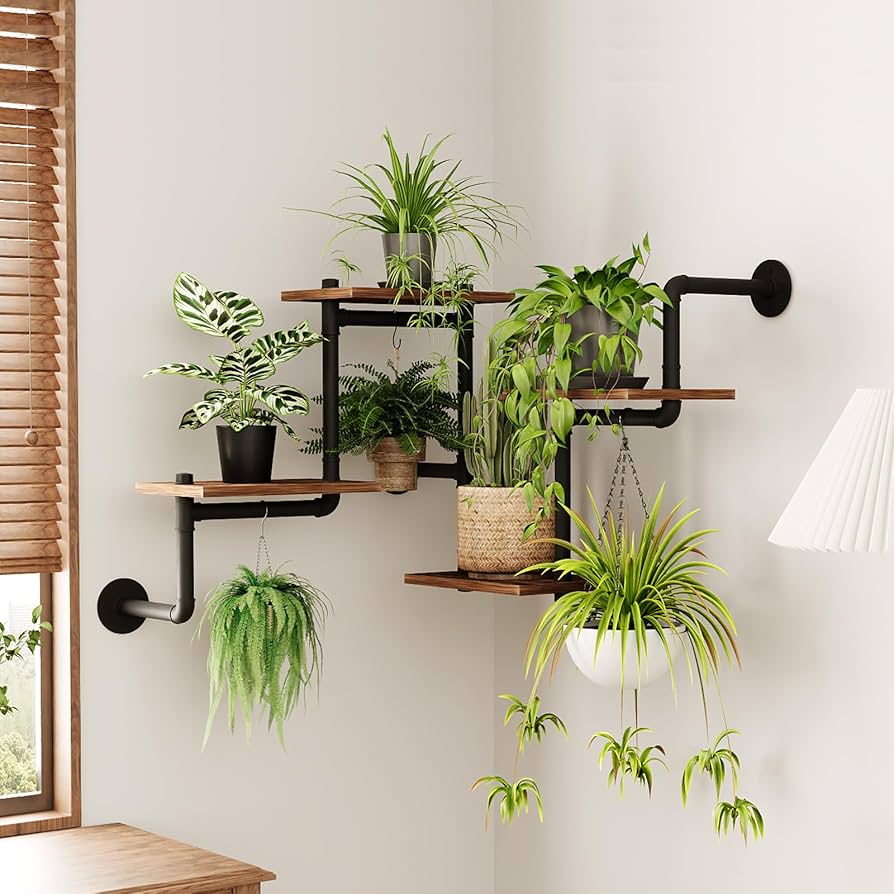 Prateleiras Flutuantes com Plantas Suspensas: Um Jardim Vertical - ideia