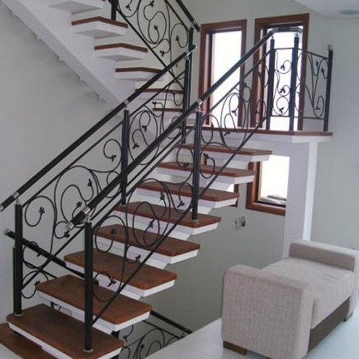 Escada de Ferro com Decoração Rústica em Madeira - ideia