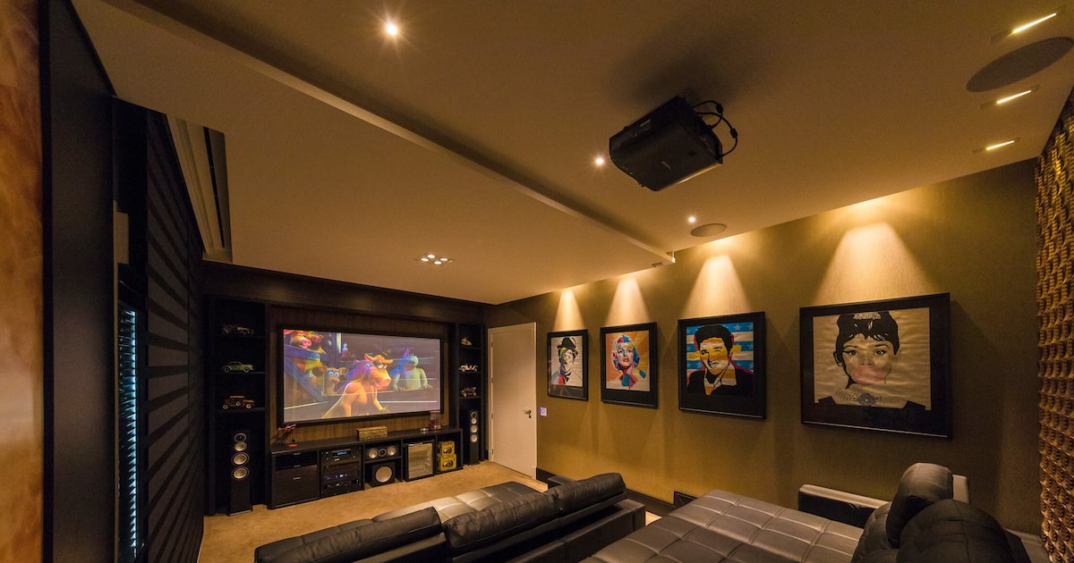 Painéis de TV com Iluminação Embutida: Cinema em Casa com Estilo! - detalhe