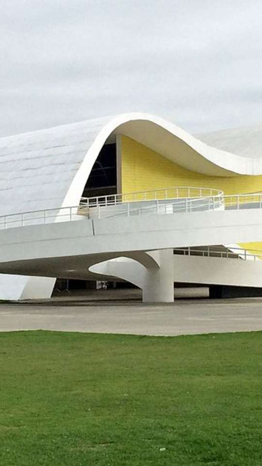 Linhas Sinusas: A Fluidez da Arquitetura em Detalhes Decorativos - inspiração