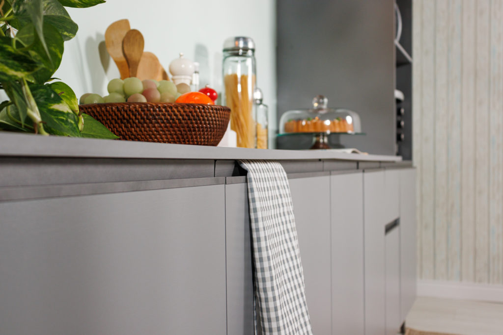 Com Revisteiros para Panos de Prato e Formas: Tudo à Mão e no Lugar Certo - detalhe