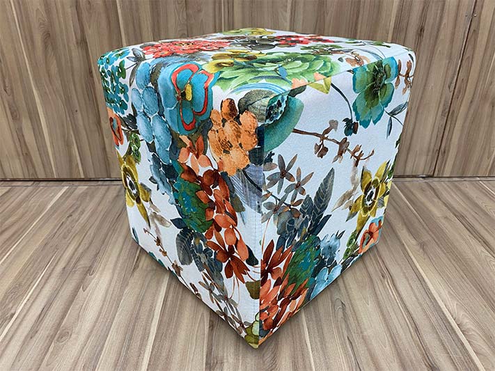 Puff com Estampa Étnica: Cores e Texturas Vibrantes - inspiração