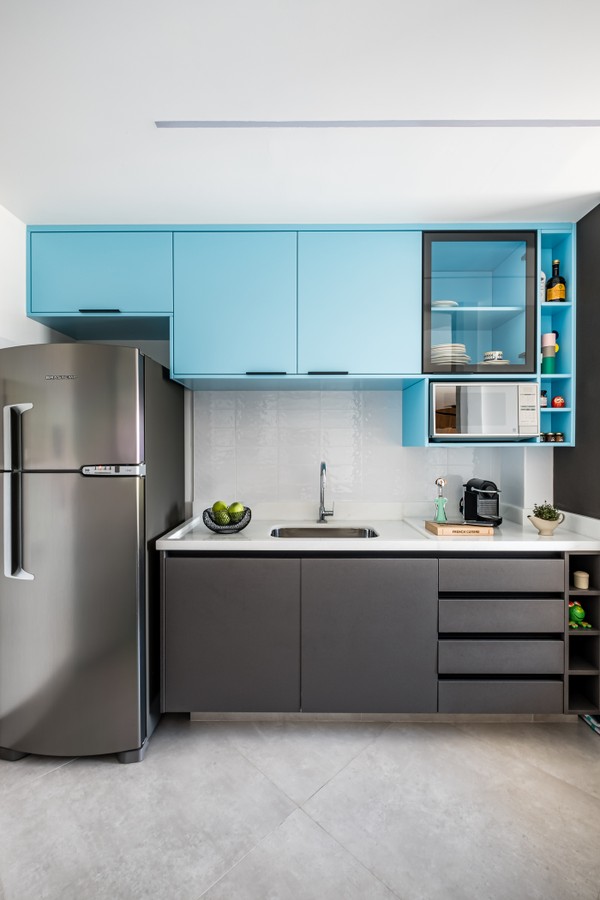 Cozinha Pequena com Armários Aéreos até o Teto - inspiração