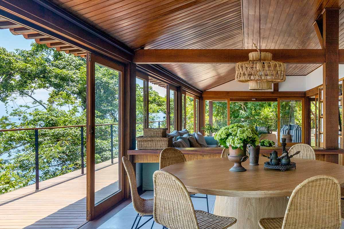 Sacada de Vidro e Texturas Naturais: Uma Conexão com a Natureza - ideia