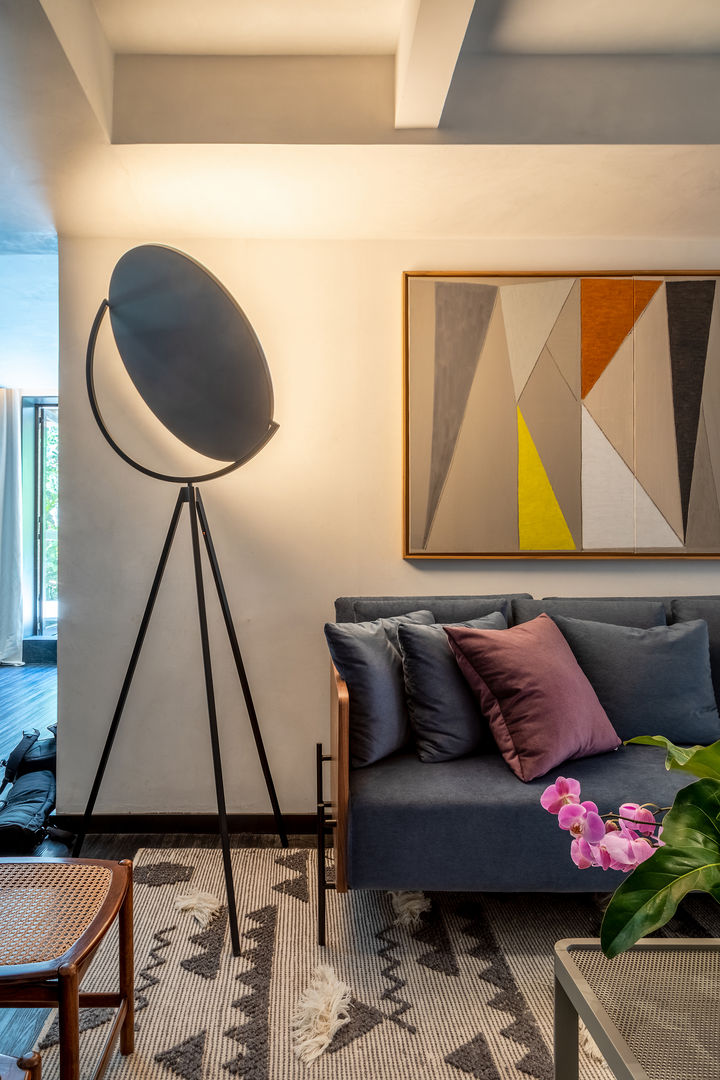 Sofá Cinza e Parede Degradê: Um Arco-Íris de Estilo na Sua Sala! - detalhe