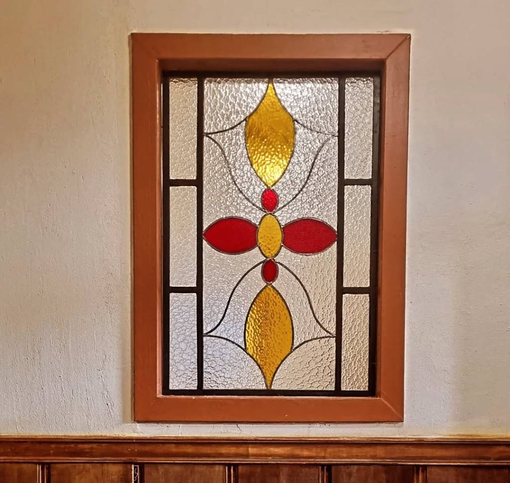 Em Janelas com Vitrais Coloridos para um Toque Artístico - detalhe