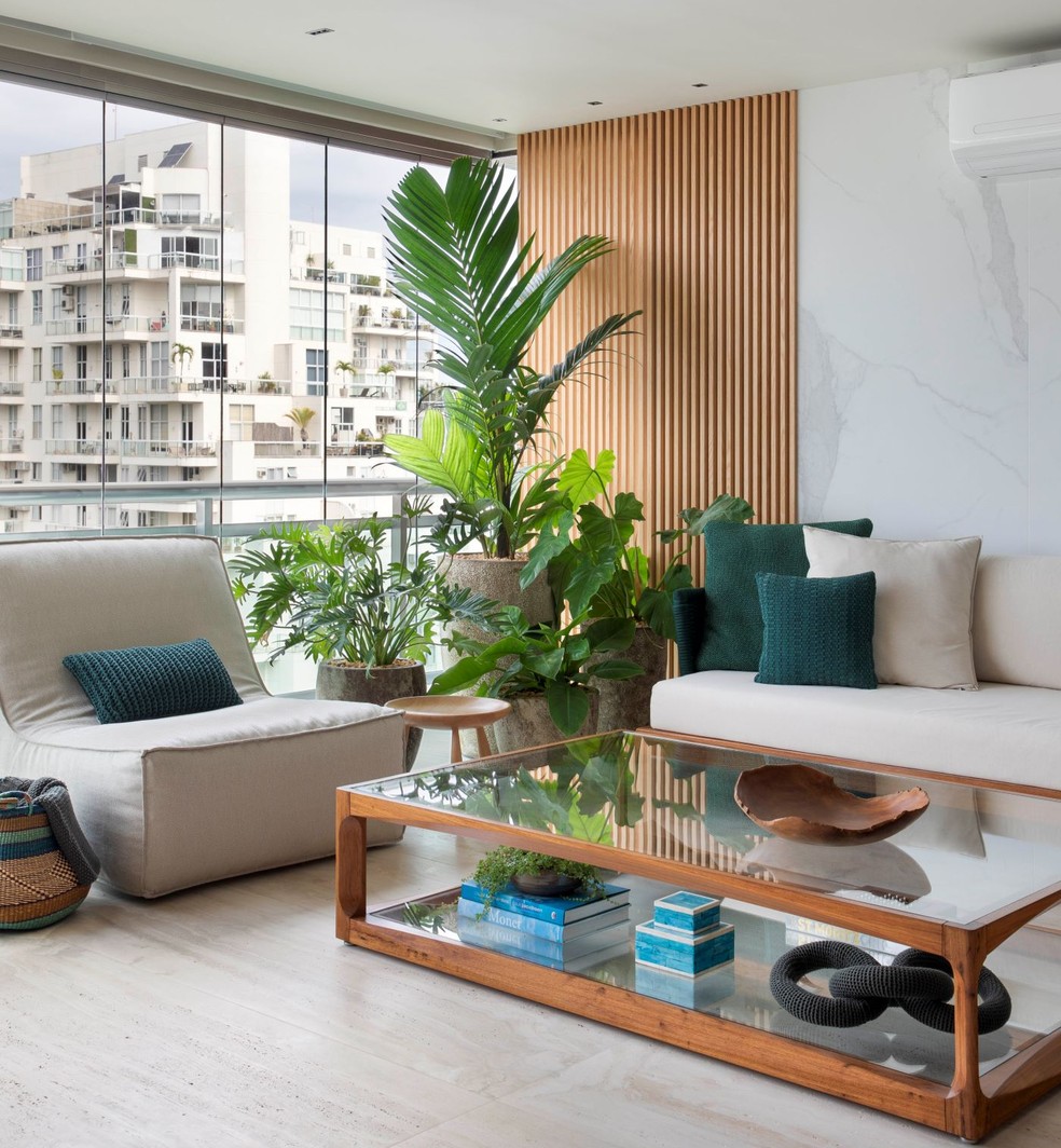 Varanda Minimalista com Poucos Objetos e Muita Funcionalidade - ideia