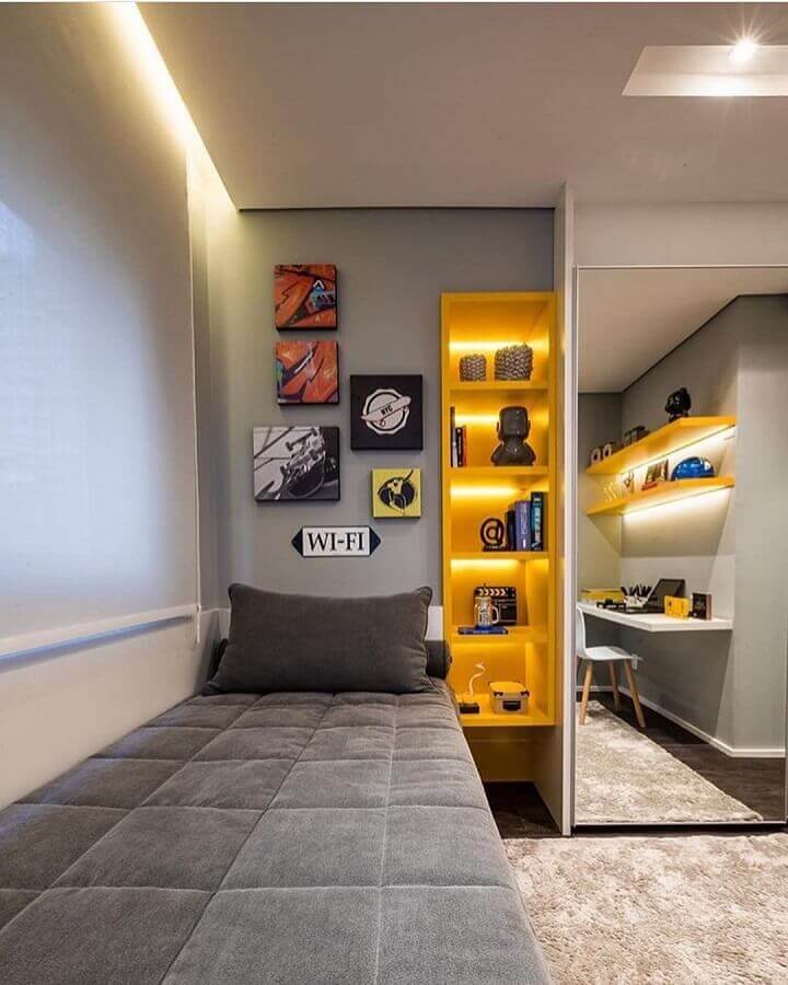 Quarto Masculino Vibrante com Toques de Amarelo e Cinza - ideia