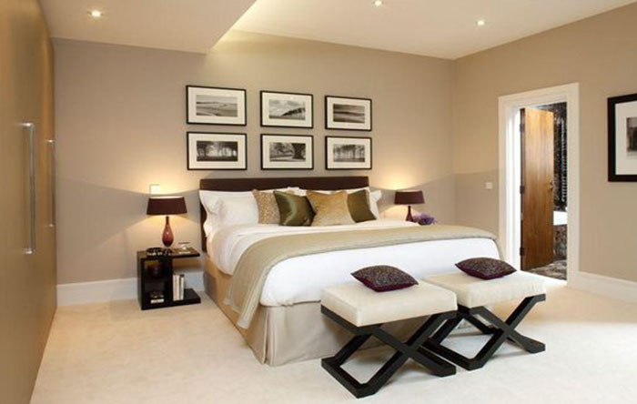 Quarto Iluminado com Abajures Vintage e Espelhos Decorativos - detalhe