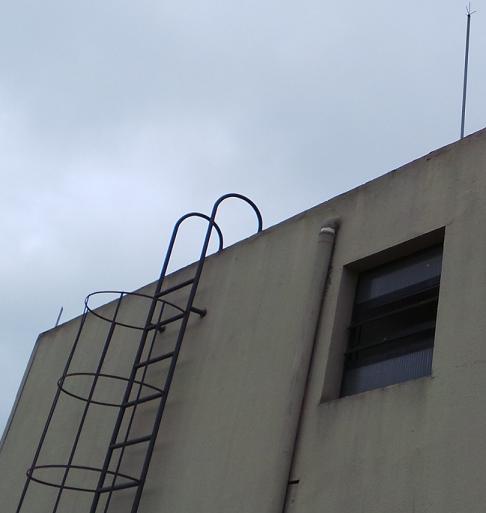 Escada Marinheiro com Tratamento Anticorrosivo para Ambientes Marinhos: Resistência à Maresia Garantida - detalhe