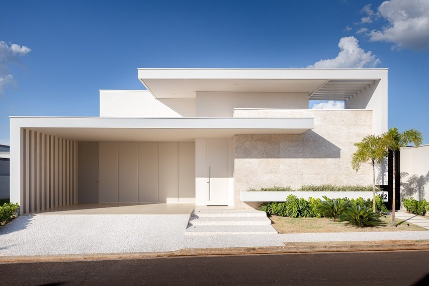 Fachada Escandinava com Tons Pastel e Madeira Clara - inspiração