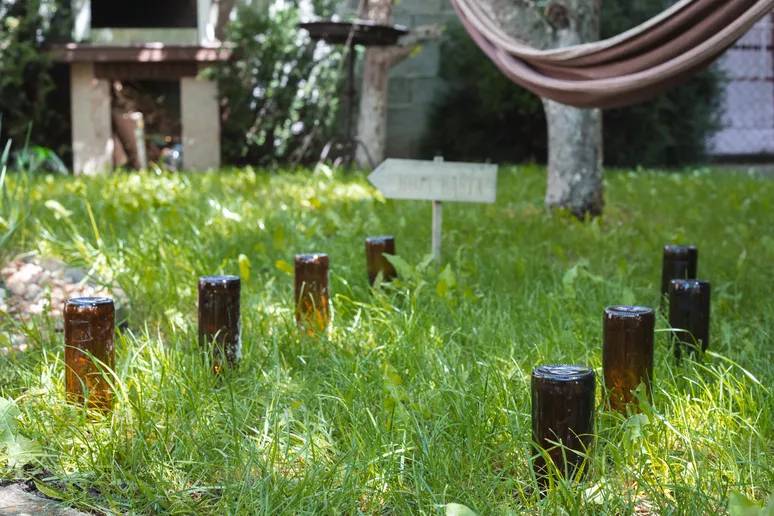 Com Garrafas e Vidros Reaproveitados: Sustentabilidade e Criatividade em Foco - inspiração