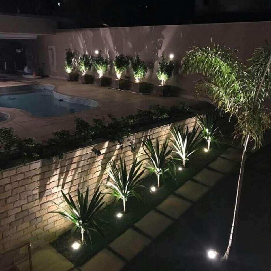 Luzes Embutidas no Deck: Elegância e Segurança em Cada Passo - detalhe