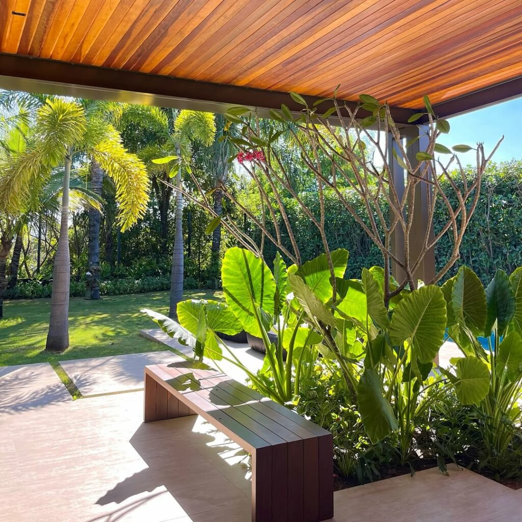 Jardim Tropical Minimalista: Menos é mais, com o verde em destaque - inspiração