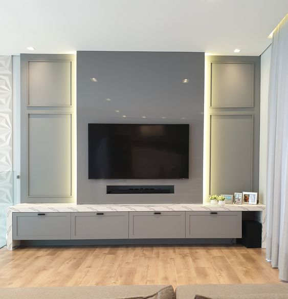 Painel de TV com Boiserie: Um Clássico Repaginado - ideia