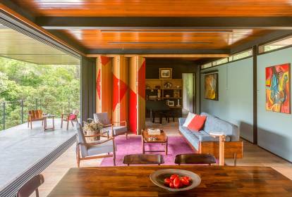 Porta de Correr com Fotos e Memórias: Uma Galeria Afetiva em Casa - inspiração