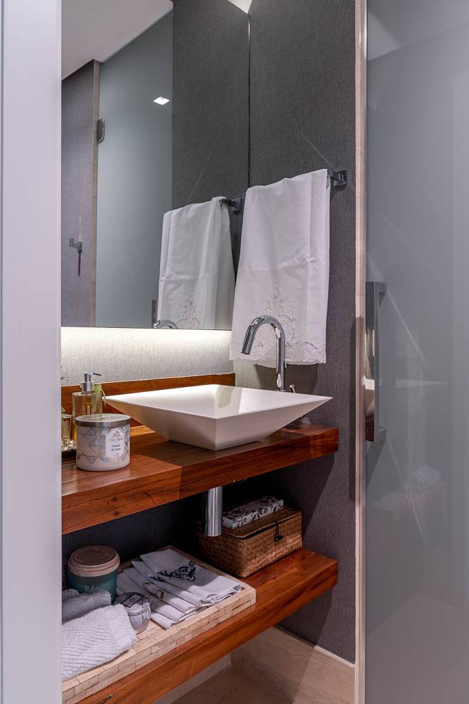 Lavabo Sustentável: Madeira de Demolição e Detalhes em Bambu - detalhe