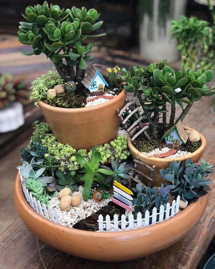 Jardim Vertical Miniatura em Vasos de Plástico Reciclado - ideia