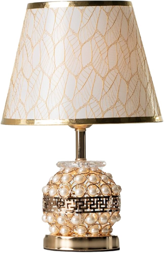 Abajur com Cúpula de Renda e Pérolas: Glamour e Refinamento - ideia