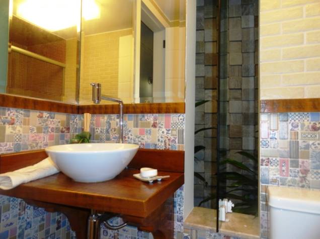 Cores Vibrantes: Azulejos Coloridos para Banheiros Cheios de Vida - detalhe