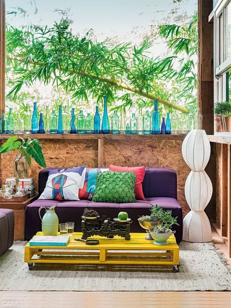 Sofá de Pallet com Estofado Floral: Sustentabilidade e Estilo! - detalhe