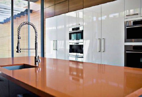 Bancada com Detalhes em Cobre e Resina Epóxi: Sofisticação Industrial! - inspiração