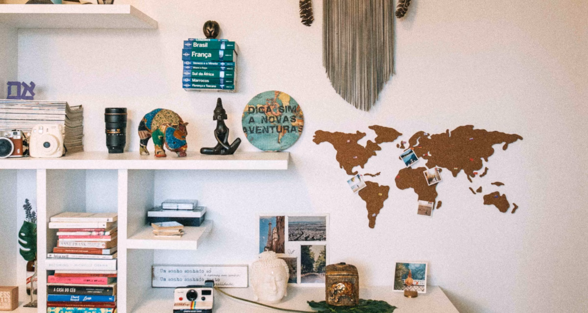 Livros e Mapas: Uma Combinação para Amantes de Viagens - inspiração