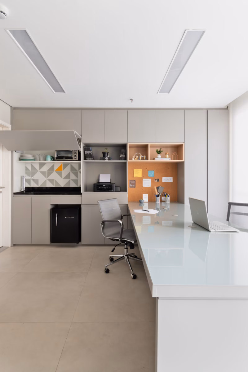 Home Office Moderno com Iluminação Inteligente - detalhe