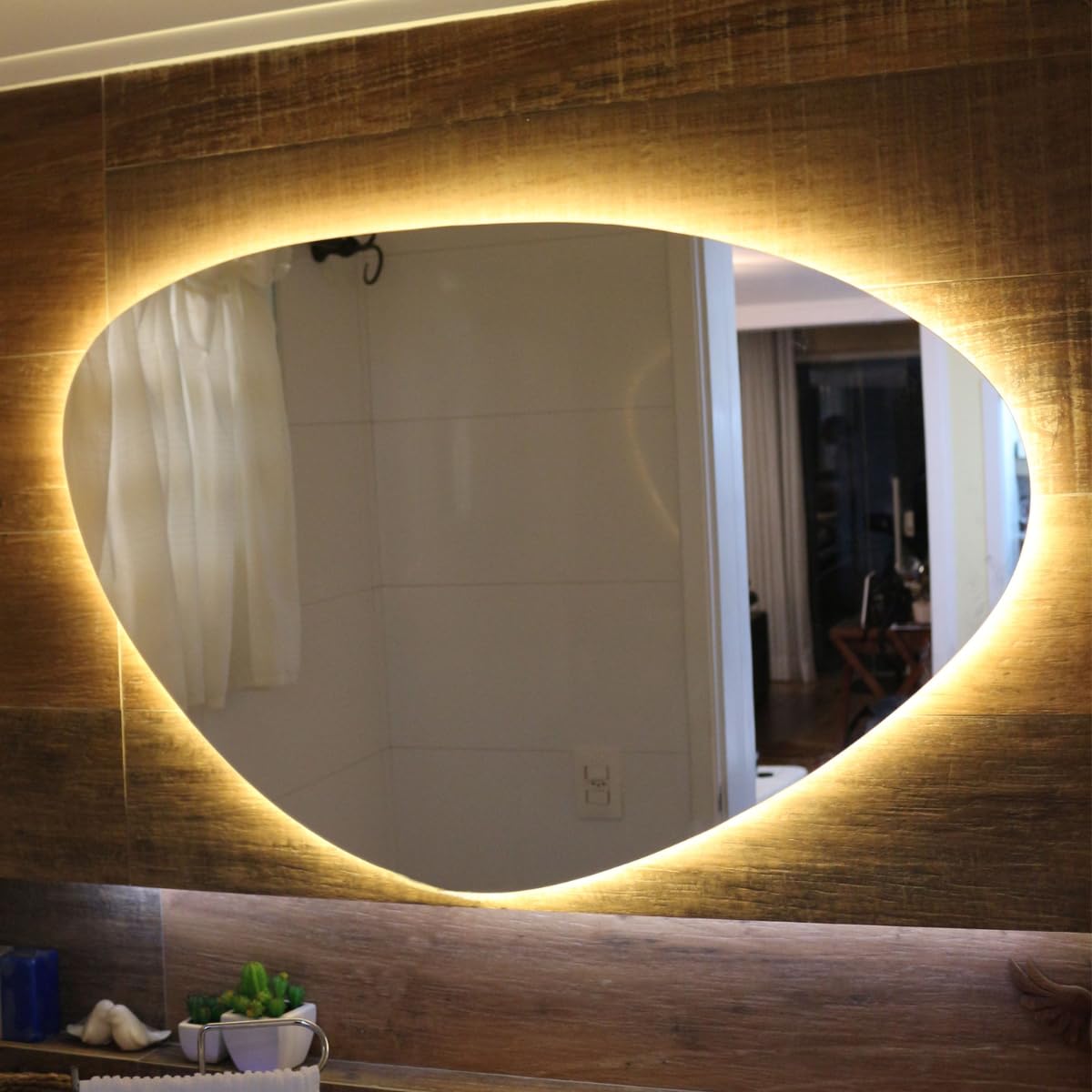 Flutuante com LED: Um Halo de Luz Envolvente - inspiração