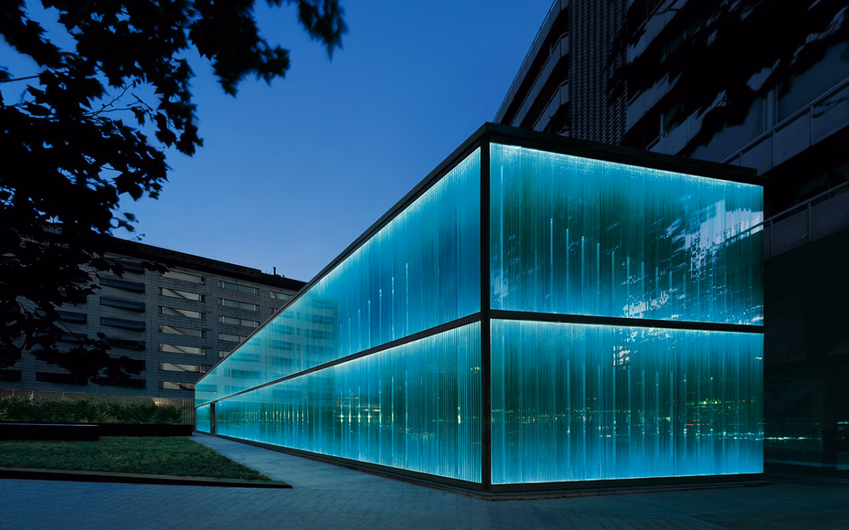 Fachada de Vidro com Iluminação LED Integrada: Destaque Noturno - inspiração