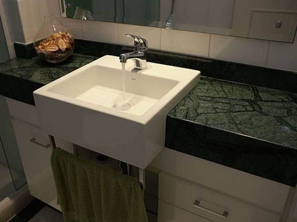 Lavabos com Cubas Esculpidas em Granito Polido: Luxo e Personalidade - detalhe