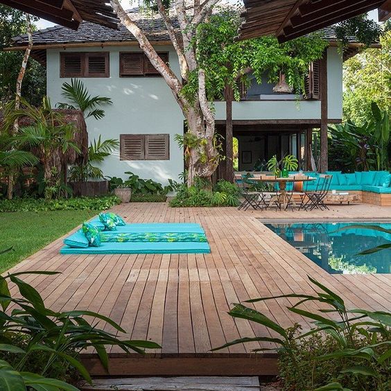 Deck de Madeira Aconchegante: O Toque Rústico que Aquece o Ambiente - detalhe